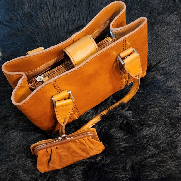 Wilson’s Leather Caramel Colored Tote Bag - Picture 4 of 14